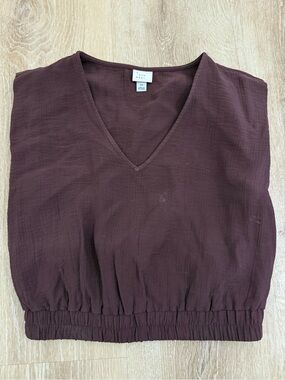 Sleeveless V-Neck Smocked Hem Top